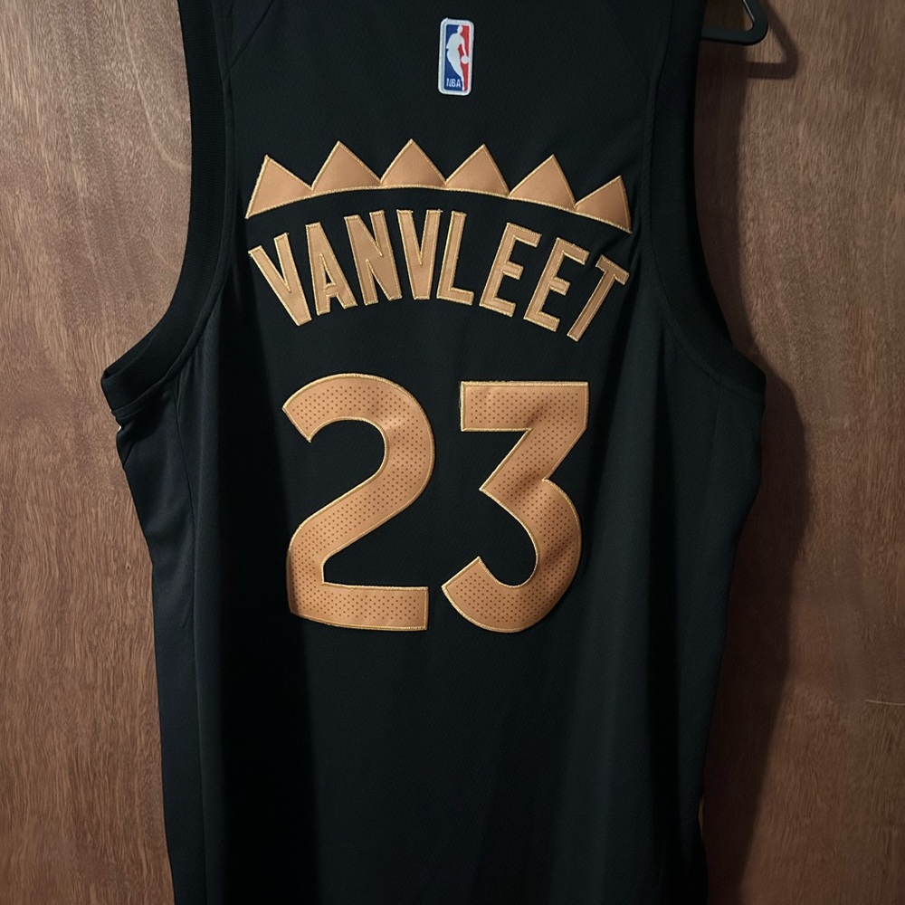 Toronto Raptors jersey. - Picture 2 of 2
